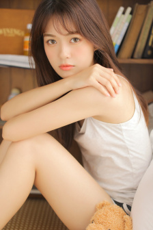 年轻的女教师在线
